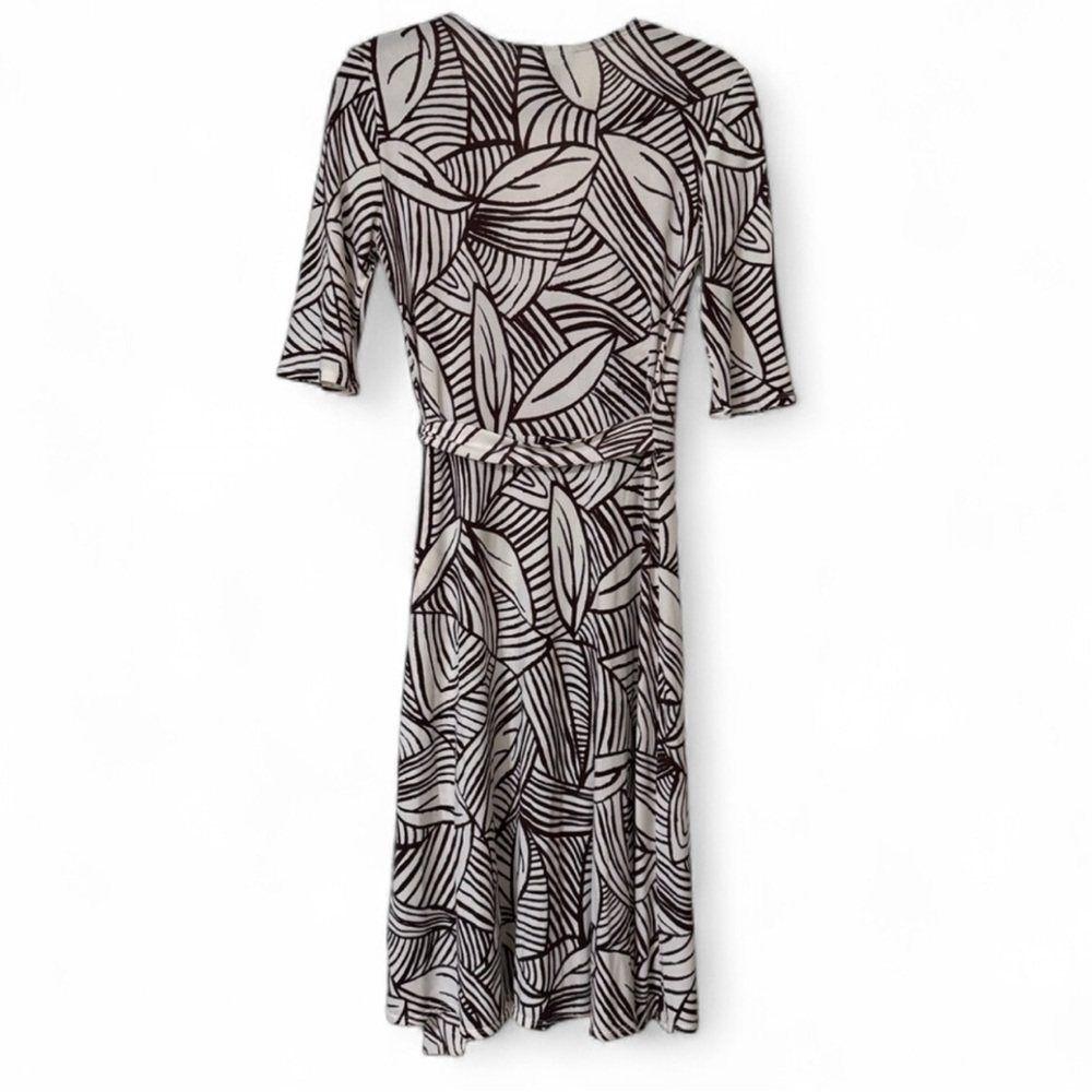 B. Smart Abstract Leaf Print Midi Wrap Dress - Picture 8 of 8